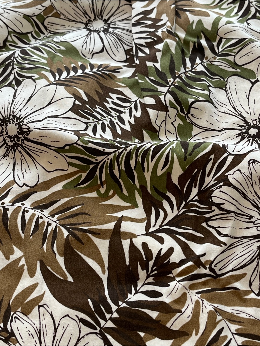 White Stag Sleeveless Floral Button-Front Top in White, Brown,Olive size M(8-10) - Picture 5 of 8
